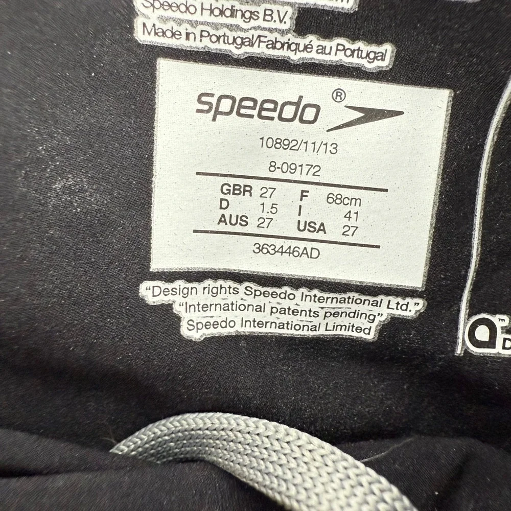 Speedo dominate pool